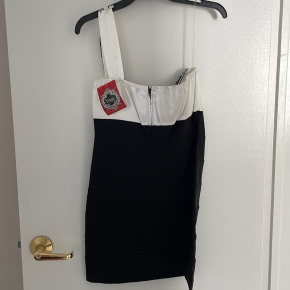 Short Trixxi Dress - Picture 2 of 7